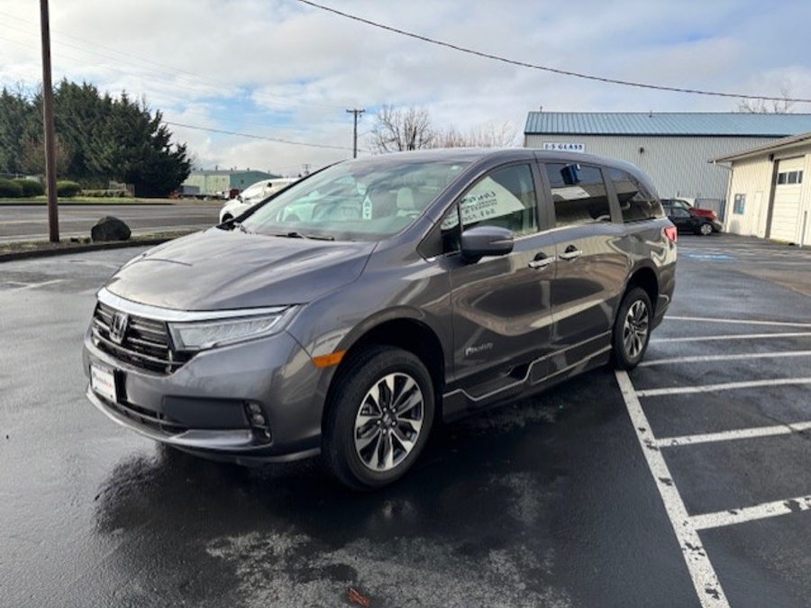 Used 2024 Honda Odyssey EX-L - BraunAbility Side Entry Entry In Floor Automatic Ramp
