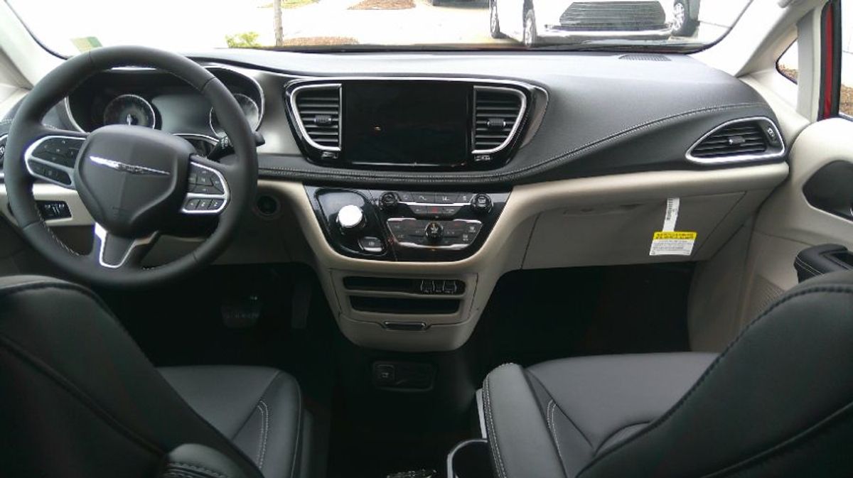 2024 CHRYSLER PACIFICA - Image 9