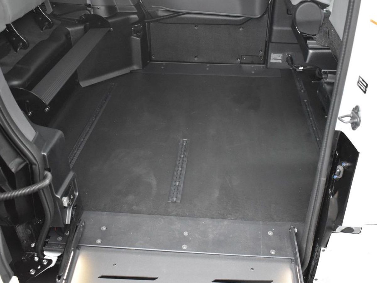White Toyota Sienna image number 2