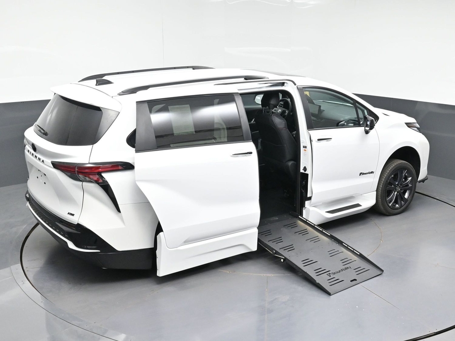 New 2026 Toyota Sienna Hybrid XSE Sport - BraunAbility Side Entry Fold Out Automatic Ramp