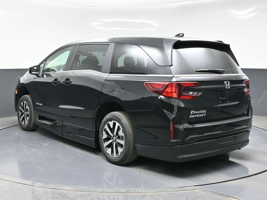 Black Honda Odyssey image number 4