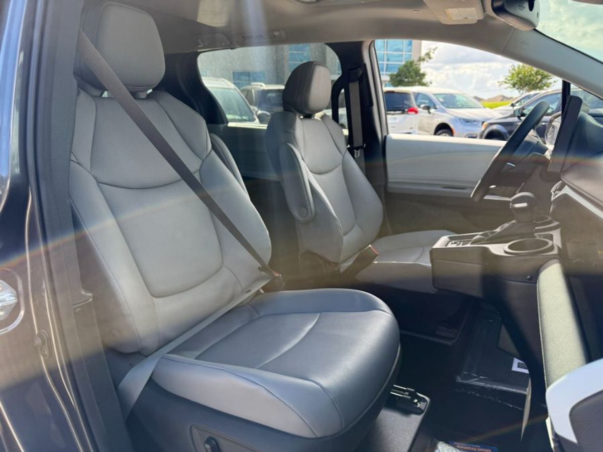 Toyota Sienna gris imagen número 9