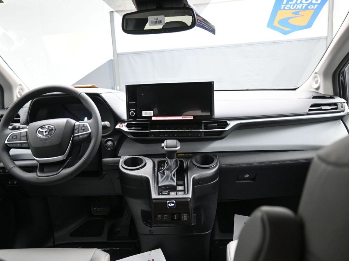 2025 TOYOTA SIENNA - Image 13
