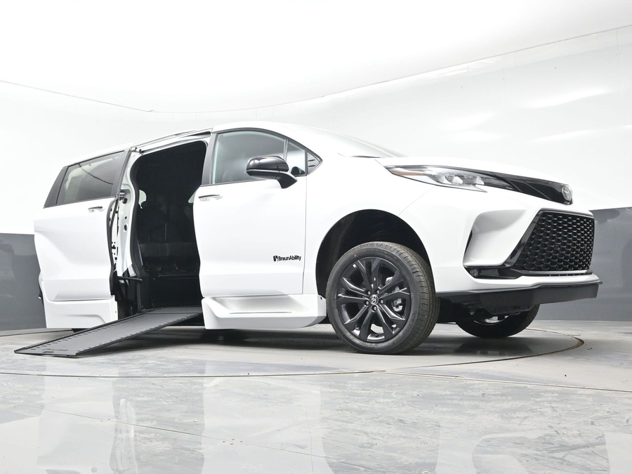 New 2026 Toyota Sienna Hybrid XSE Sport - BraunAbility Side Entry Entry In Floor Automatic Ramp