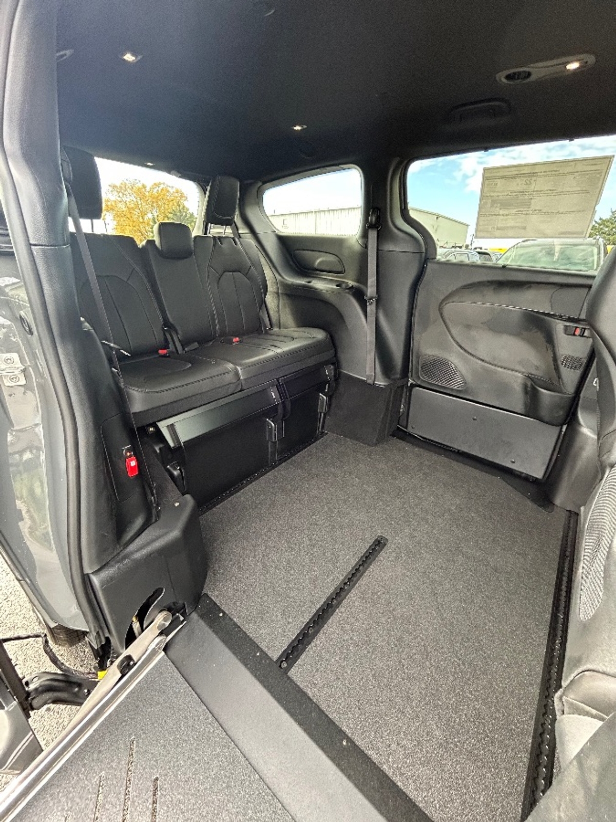 Grey Chrysler Pacifica image number 14