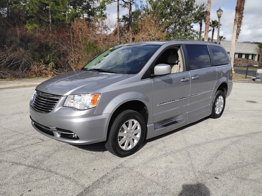 Silver Chrysler Town and Country image number 10