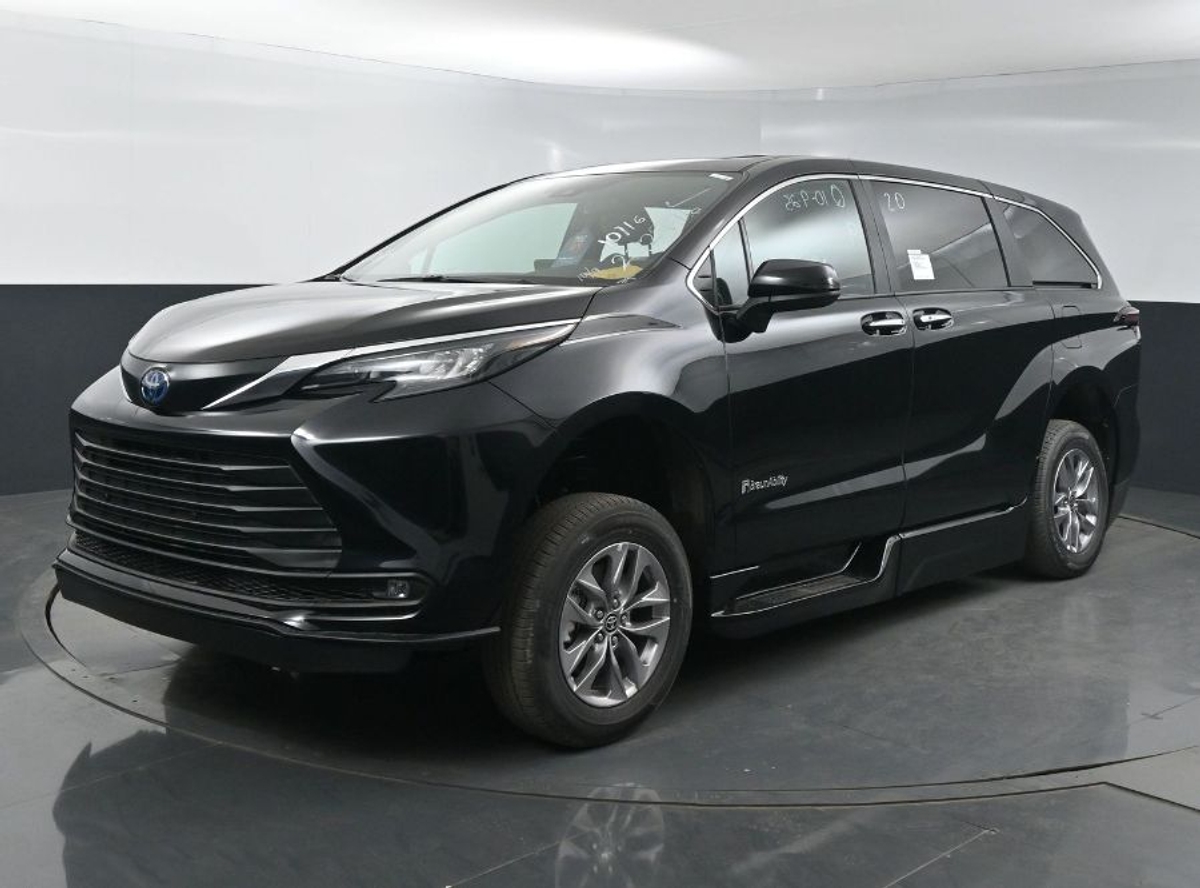 2025 TOYOTA SIENNA - Image 3