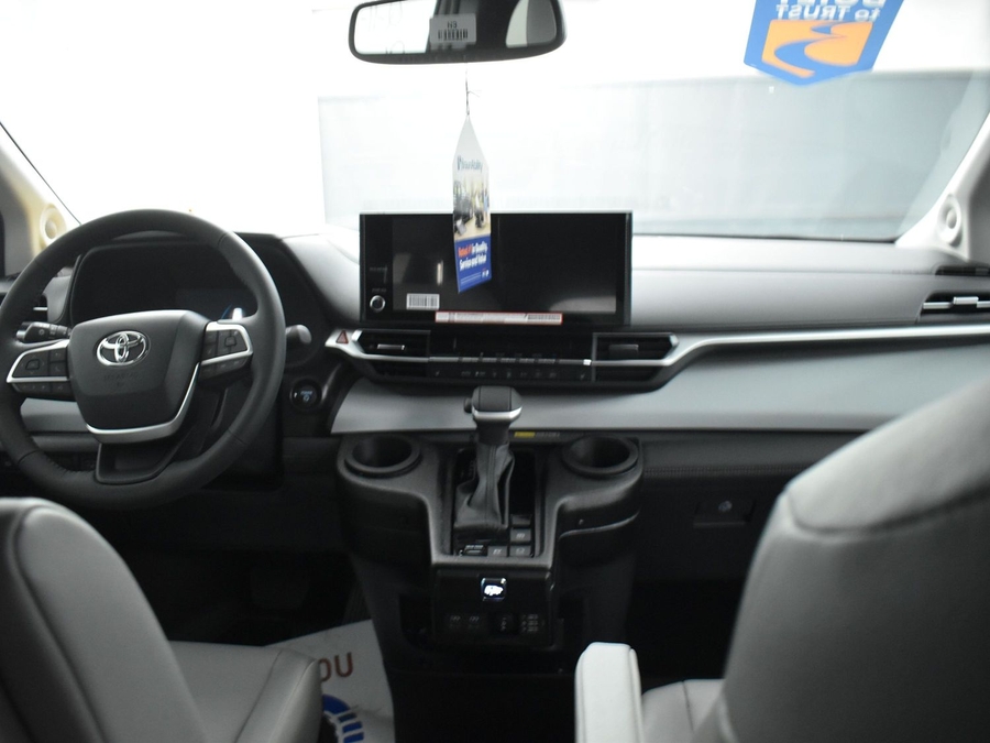 New 2025 Toyota Sienna Hybrid XLE Plus - BraunAbility Side Entry Entry Fold Out Automatic Ramp