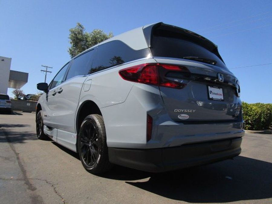 New 2025 Honda Odyssey Sport - BraunAbility Side Entry Entry In Floor Automatic Ramp