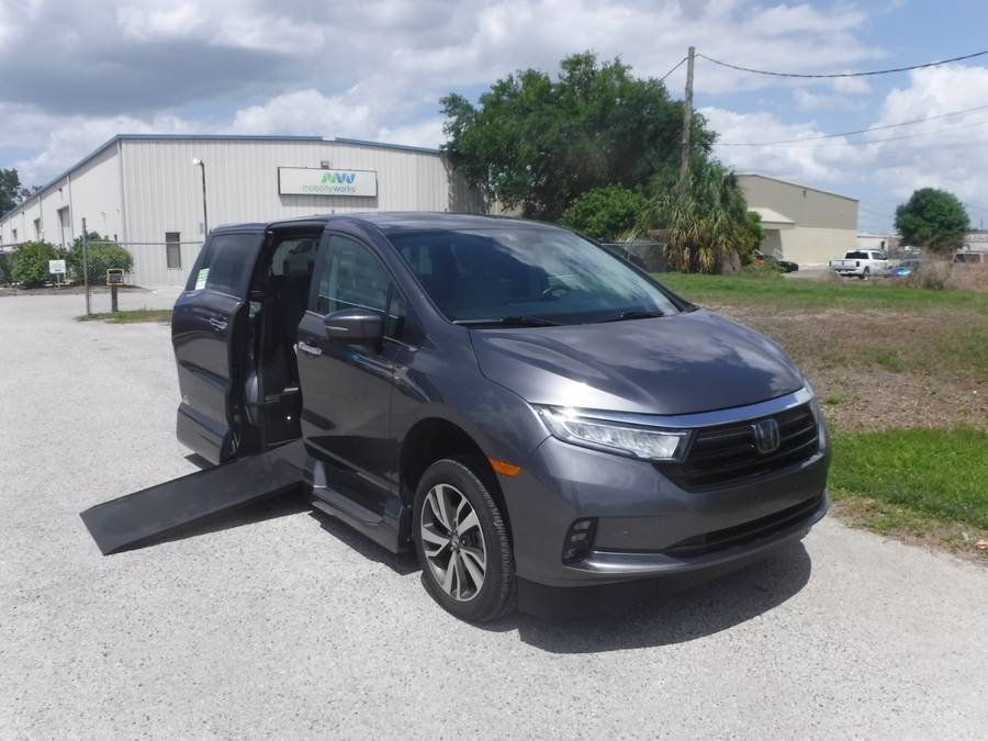 Grey Honda Odyssey image number 1