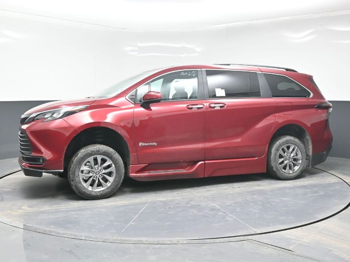 2025 TOYOTA SIENNA - Image 3