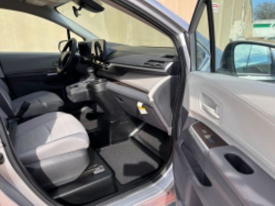 Used 2024 Toyota Sienna Hybrid LE Base - BraunAbility Side Entry Fold Out Automatic Ramp