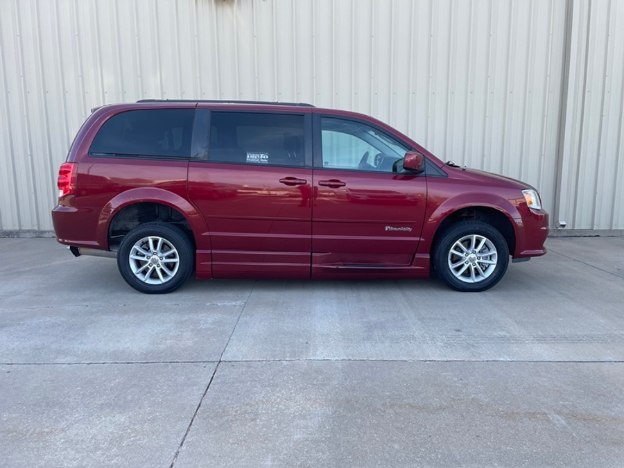 Used 2016 Dodge Grand Caravan SXT - BraunAbility Side Entry In Floor Automatic Ramp