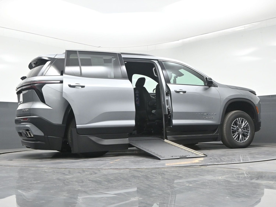 New 2026 Chevrolet Traverse 1LT - BraunAbility Side Entry In Floor Automatic Ramp