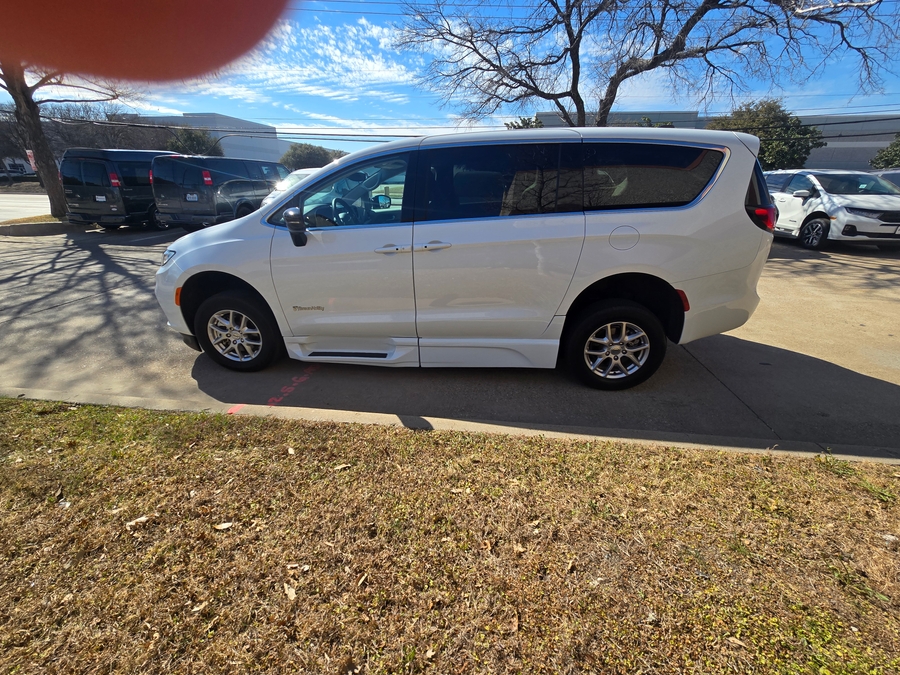 Used 2024 Chrysler Pacifica Touring L - BraunAbility Side Entry Entry In Floor Automatic Ramp