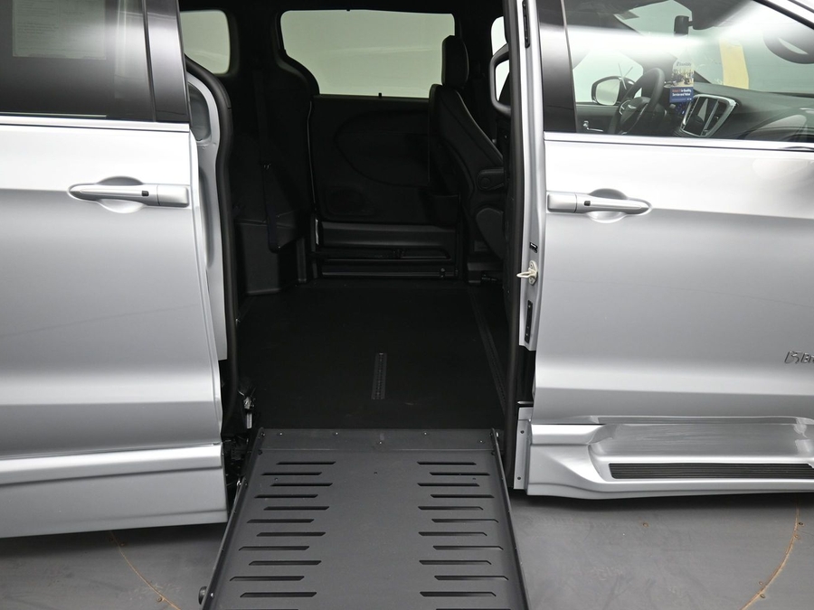 New 2026 Chrysler Pacifica Select Safety - BraunAbility Side Entry Fold Out Automatic Ramp