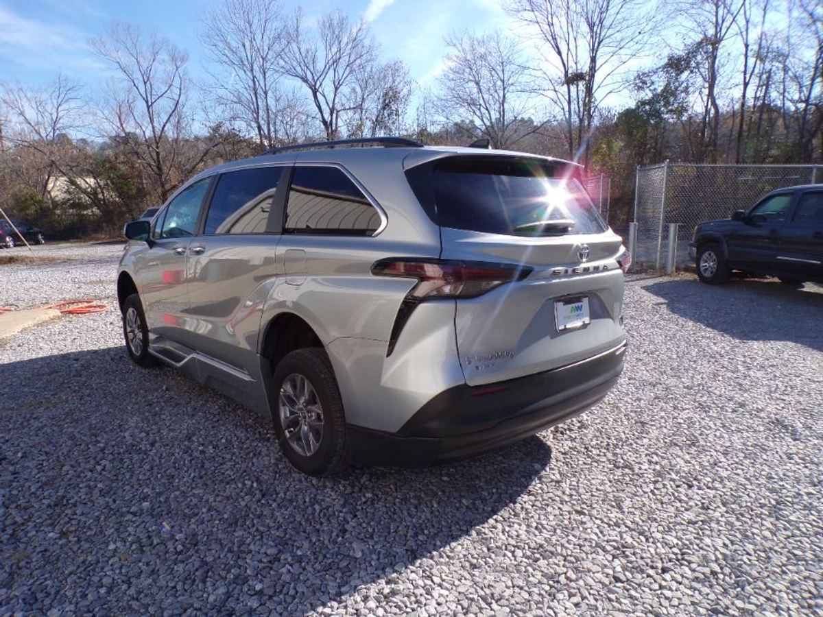 2025 TOYOTA SIENNA - Image 6