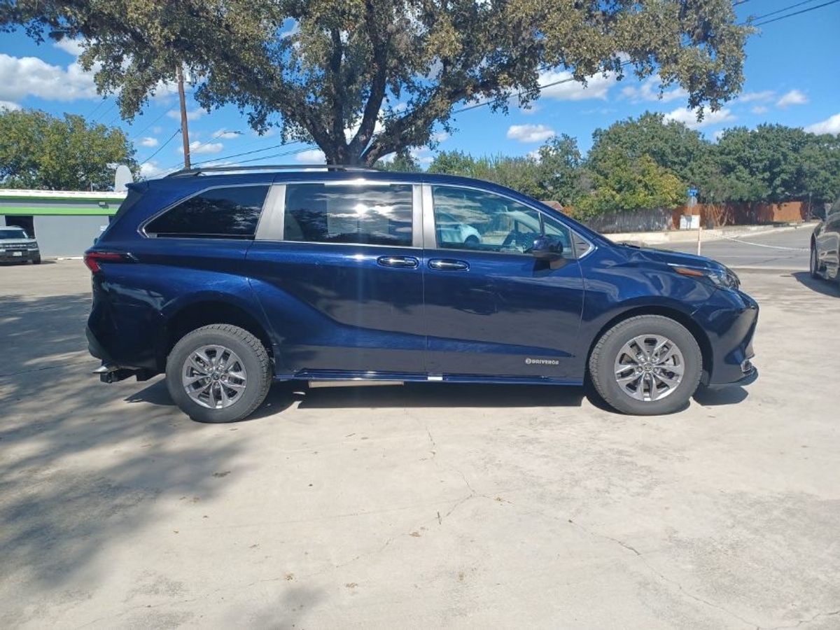 2024 TOYOTA SIENNA - Image 4