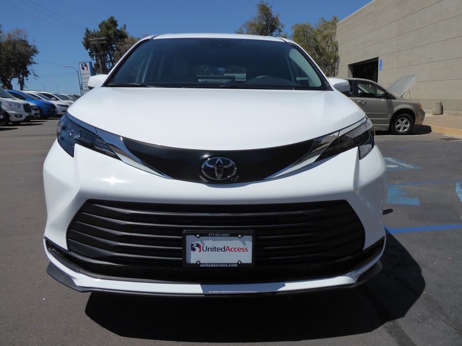 New 2026 Toyota Sienna Hybrid LE - Vantage Mobility Rear Entry Fold Out Manual Ramp