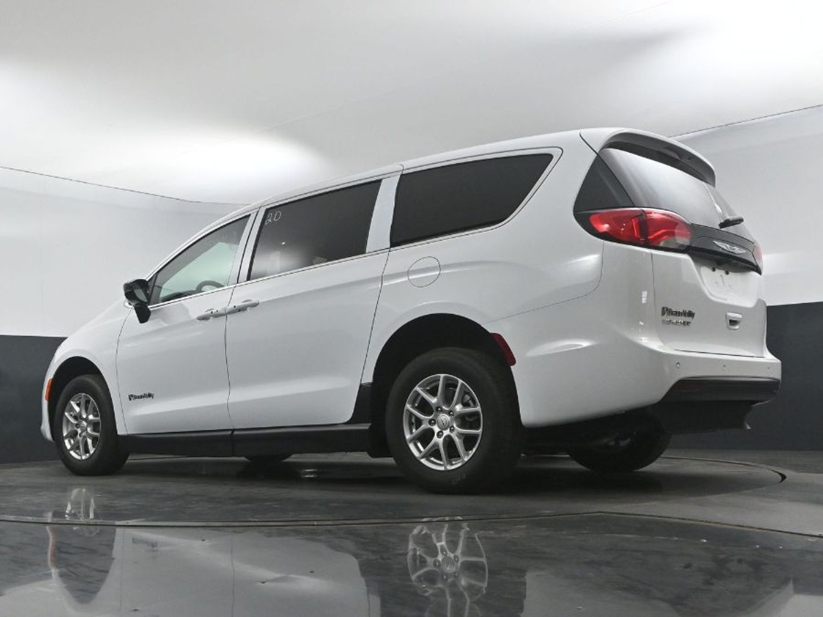 2025 CHRYSLER VOYAGER - Image 20