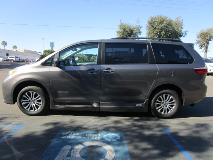 Used 2019 Toyota Sienna XLE Base - BraunAbility Side Entry Entry Fold Out Automatic Ramp
