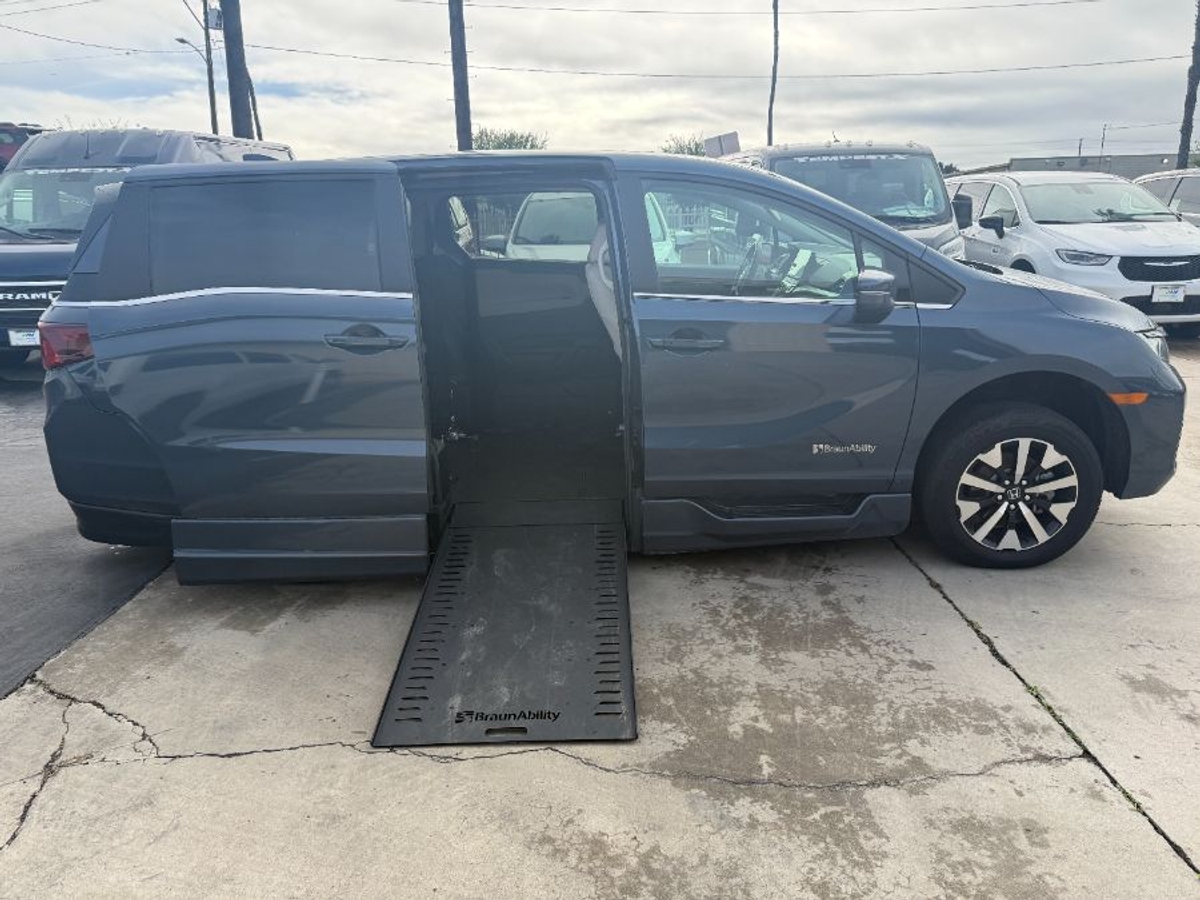 2025 Honda Odyssey EX-L's photo