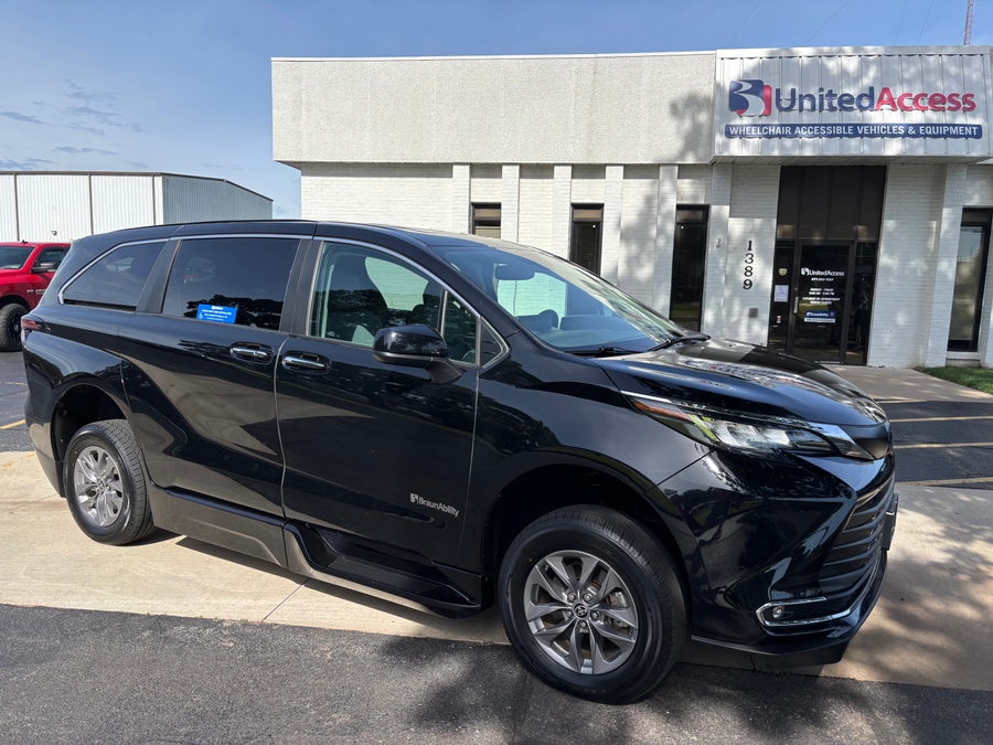 Used 2022 Toyota Sienna XLE - BraunAbility Side Entry Fold Out Automatic Ramp