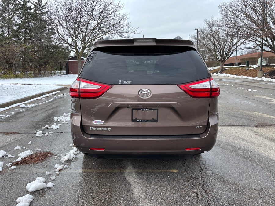 Used 2019 Toyota Sienna XLE Base - BraunAbility Side Entry Entry Fold Out Automatic Ramp