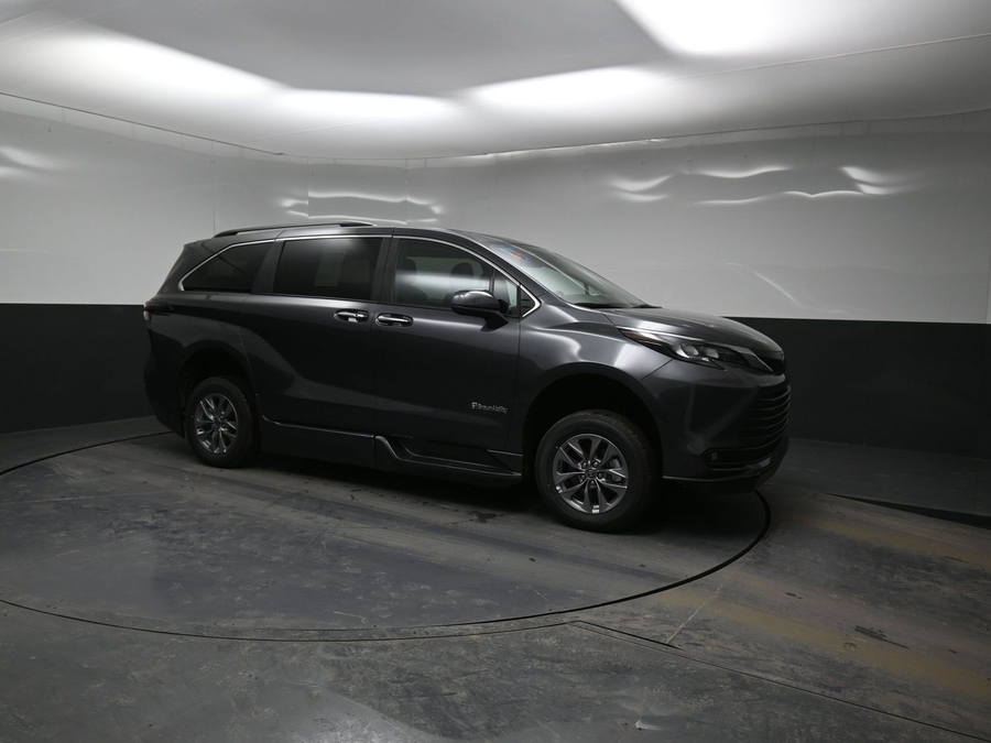New 2025 Toyota Sienna Hybrid XLE Plus - BraunAbility Side Entry Entry Fold Out Automatic Ramp