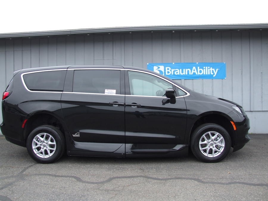 Used 2022 Chrysler Voyager LX - VMI Side Entry Entry In Floor Automatic Ramp