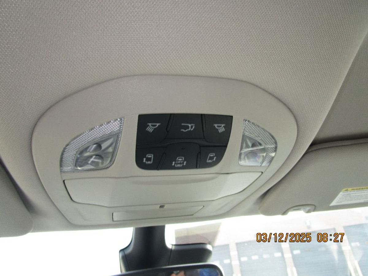 2024 CHRYSLER VOYAGER - Image 12