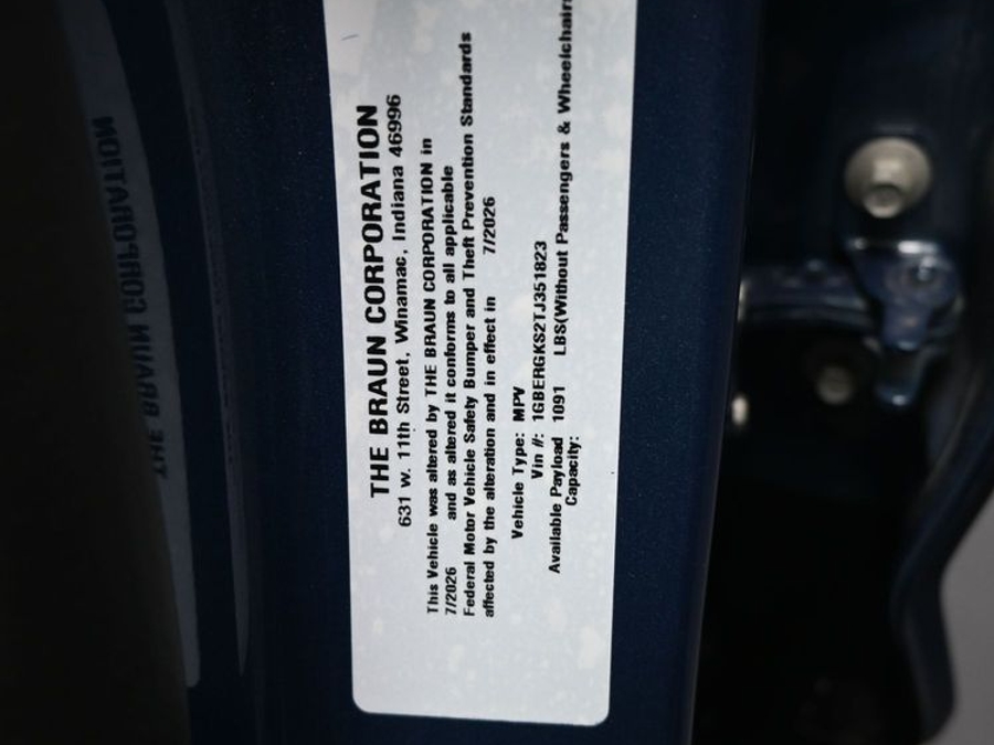 New 2026 Chevrolet Traverse 1LT Midnight - BraunAbility Side Entry In Floor Automatic Ramp