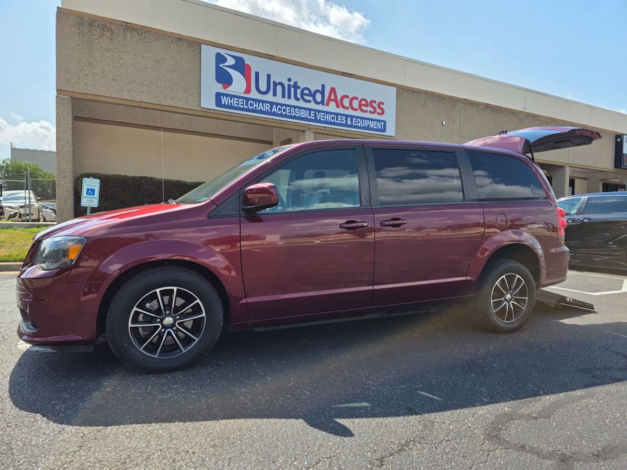 Used 2019 Dodge Grand Caravan GT - International Mobility Rear Entry Entry Fold Out Manual Ramp