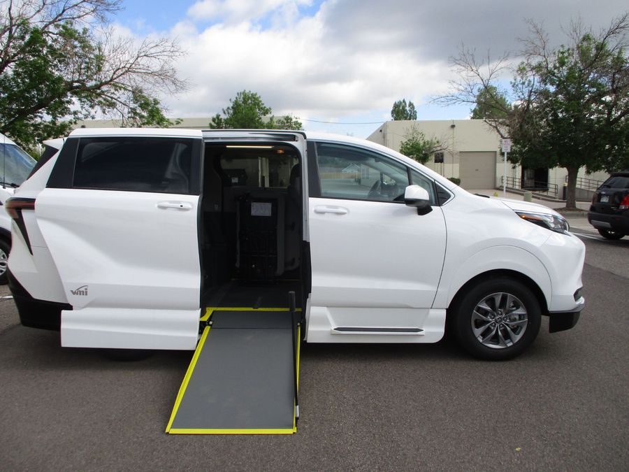 New 2025 Toyota Sienna Hybrid LE w MID ROW - Vantage Mobility Commercial Side Entry Entry In Floor Manual Ramp