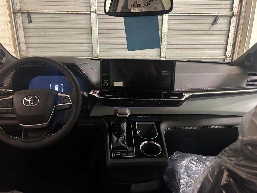 New 2025 Toyota Sienna Hybrid XSE Plus - VMI Side Entry Entry In Floor Automatic Ramp
