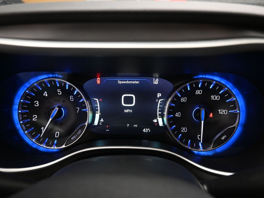 Black Chrysler Voyager image number 14