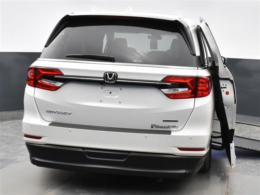 New 2026 Honda Odyssey Touring - BraunAbility Side Entry In Floor Automatic Ramp