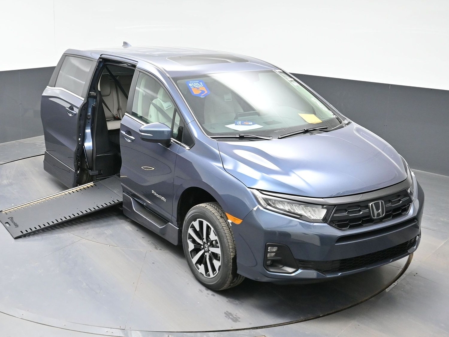 Blue Honda Odyssey image number 19