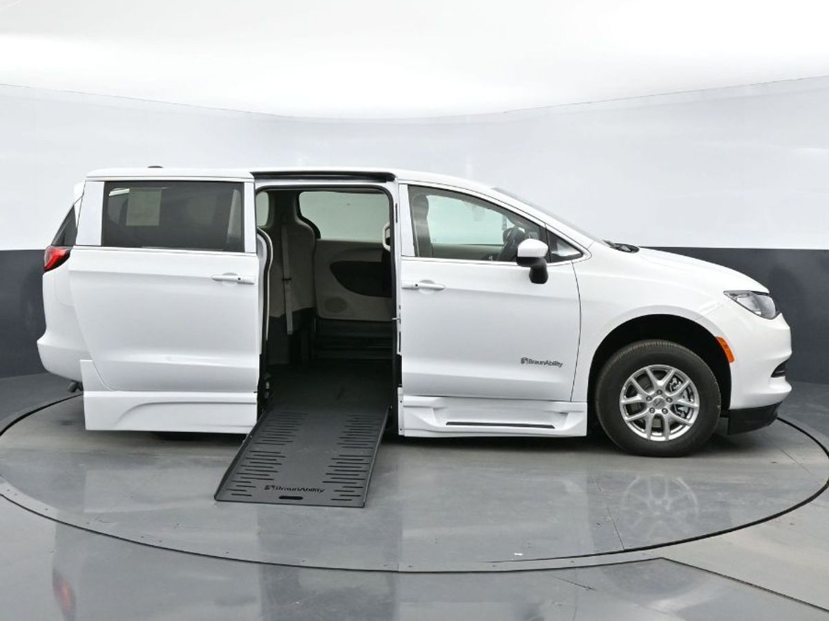 White Chrysler Voyager with Side Entry Automatic Fold Out ramp