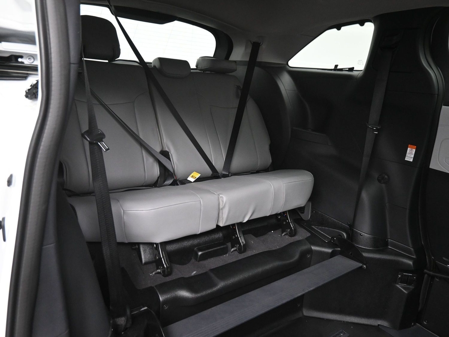 New 2026 Toyota Sienna Hybrid XLE Base - BraunAbility Side Entry Entry Fold Out Automatic Ramp