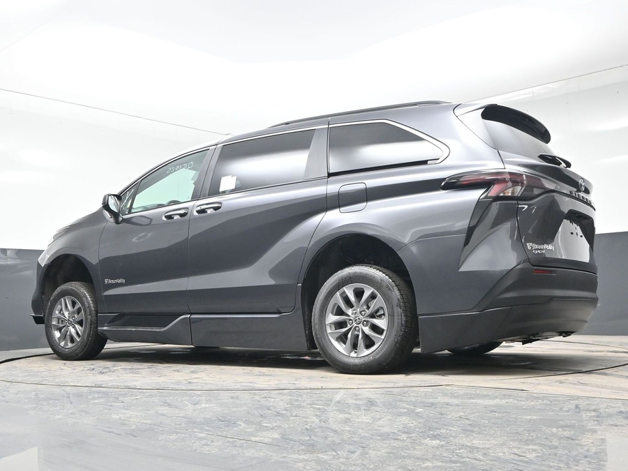 New 2025 Toyota Sienna Hybrid XLE Plus - BraunAbility Side Entry Entry Fold Out Automatic Ramp