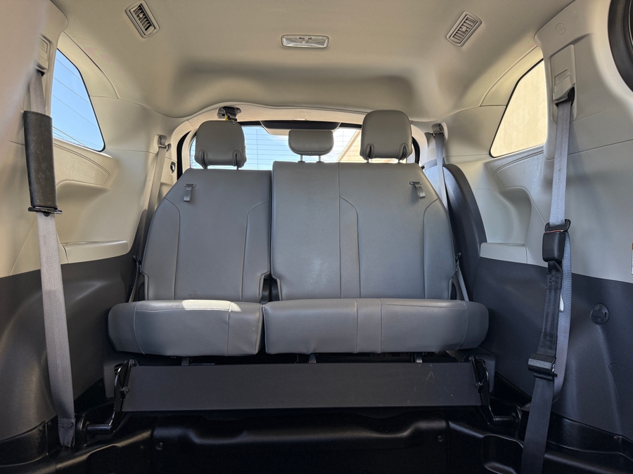 Used 2022 Toyota Sienna Hybrid XLE Base - BraunAbility Side Entry Entry Fold Out Automatic Ramp