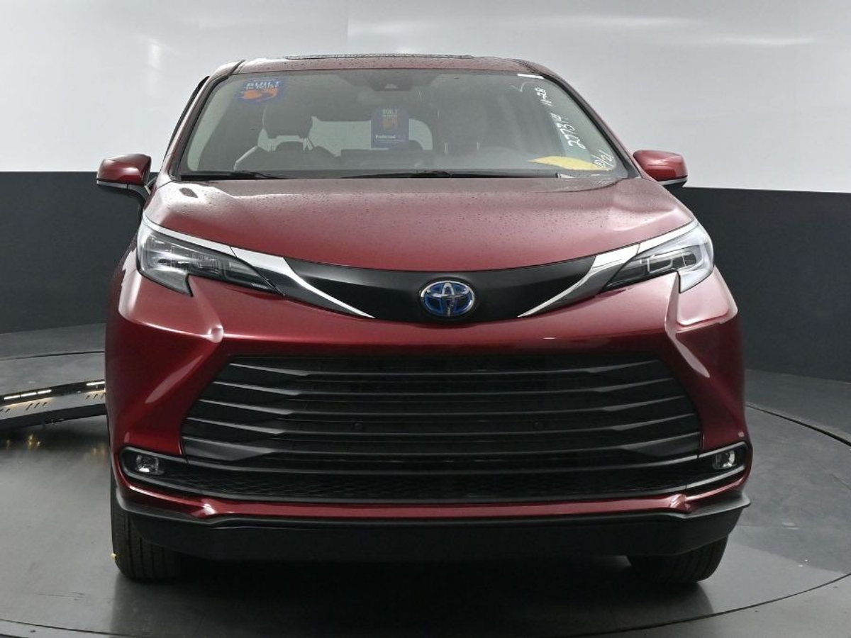 2025 TOYOTA SIENNA - Image 2