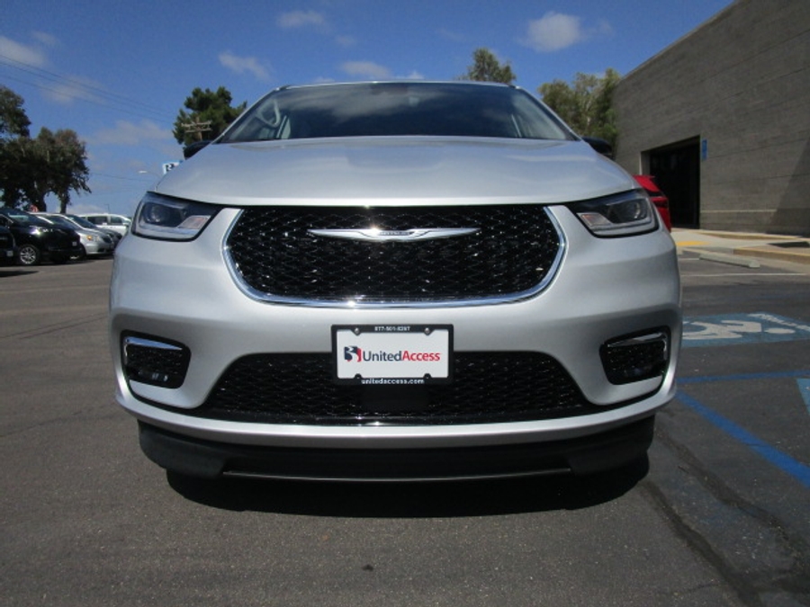 Used 2024 Chrysler Pacifica Touring L - BraunAbility Side Entry Entry Fold Out Automatic Ramp