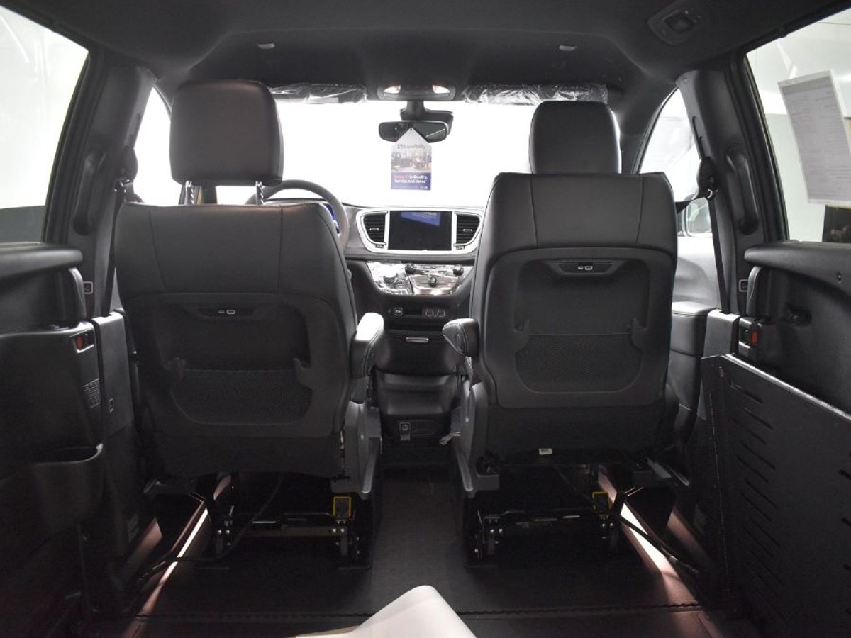 2025 CHRYSLER PACIFICA - Image 15