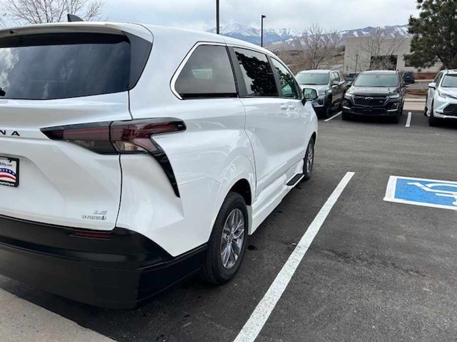 New 2025 Toyota Sienna Hybrid LE - Vantage Mobility Commercial Side Entry Entry In Floor Manual Ramp