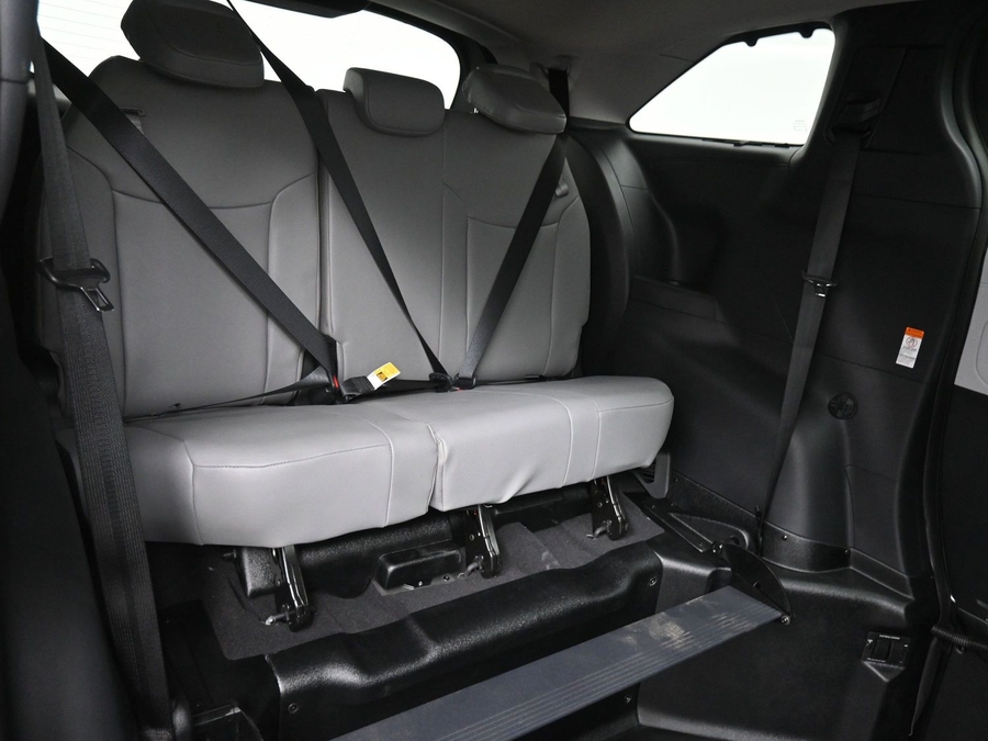 New 2026 Toyota Sienna Hybrid XLE Base - BraunAbility Side Entry Entry Fold Out Automatic Ramp