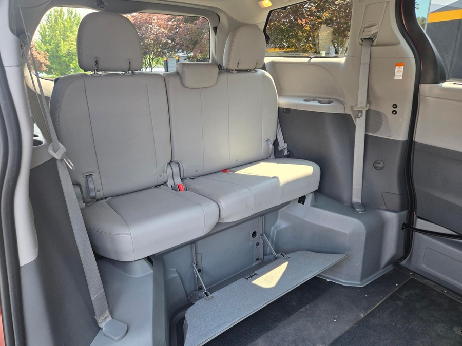 Used 2020 Toyota Sienna XLE - VMI Side Entry In Floor Automatic Ramp