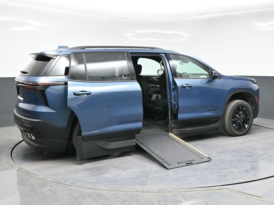 New 2025 Chevrolet Traverse 1LT Midnight - BraunAbility Side Entry Entry In Floor Automatic Ramp