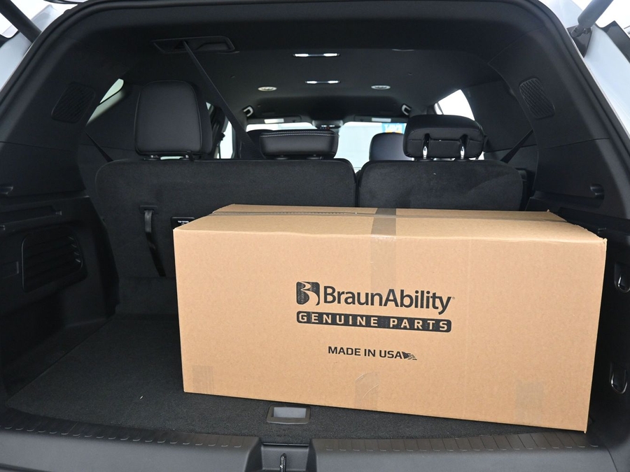 New 2026 Chevrolet Traverse 1LT - BraunAbility Side Entry In Floor Automatic Ramp